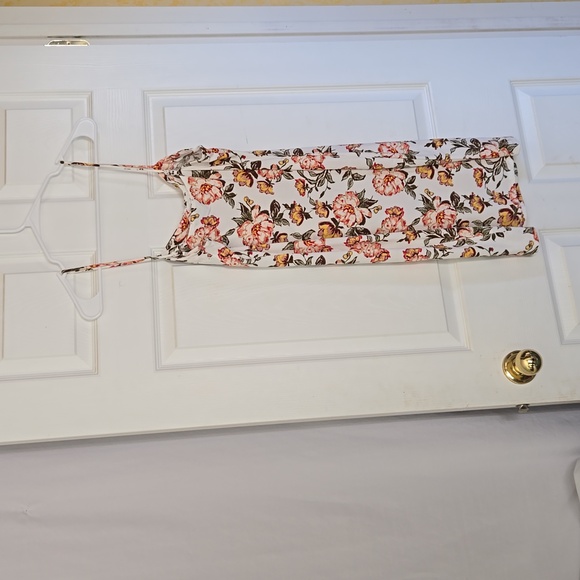 Dress small says large - Picture 2 of 5